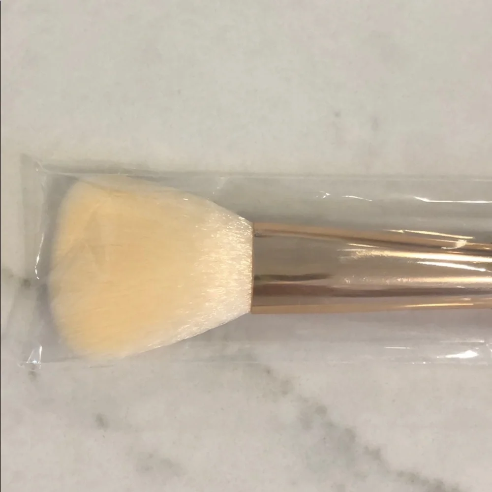 🌸5/$25🌸 Chique blush brush